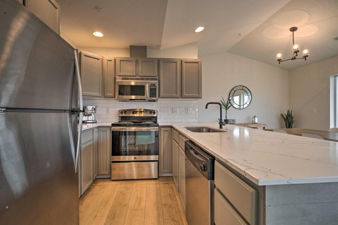Chic Chelan Condo With Balcony, Walk To Lake And Dtwn! Exterior photo